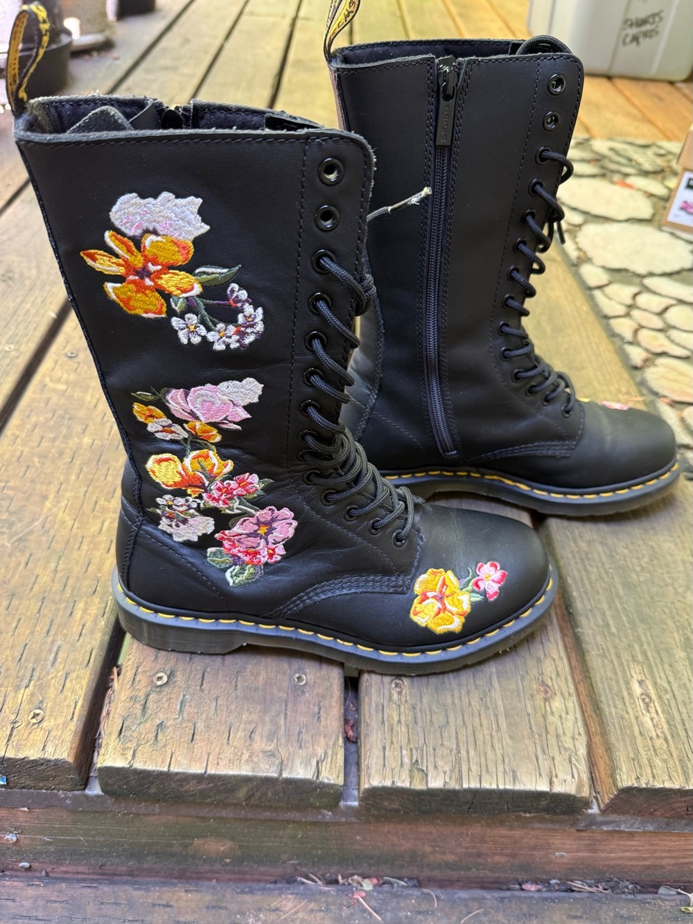 Dr. Martens 1914 Vonda II Floral Softy T UK7 US9 EUC discontinued 14-eye - Picture 3 of 8